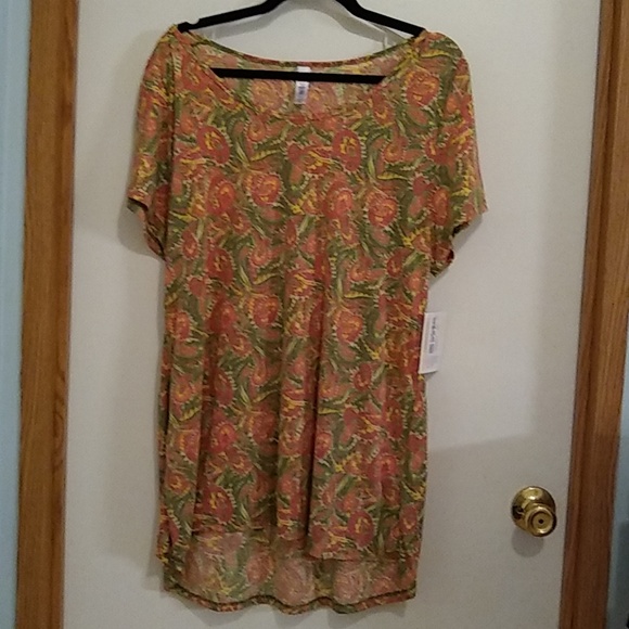LuLaRoe Classic T - Picture 2 of 3